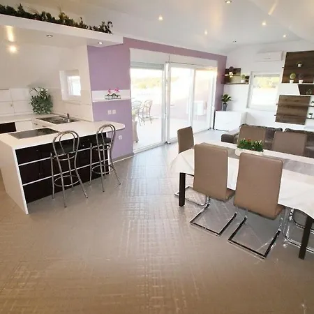 Zatonka Apartment *