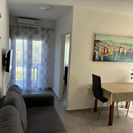 Zatonka Apartment *